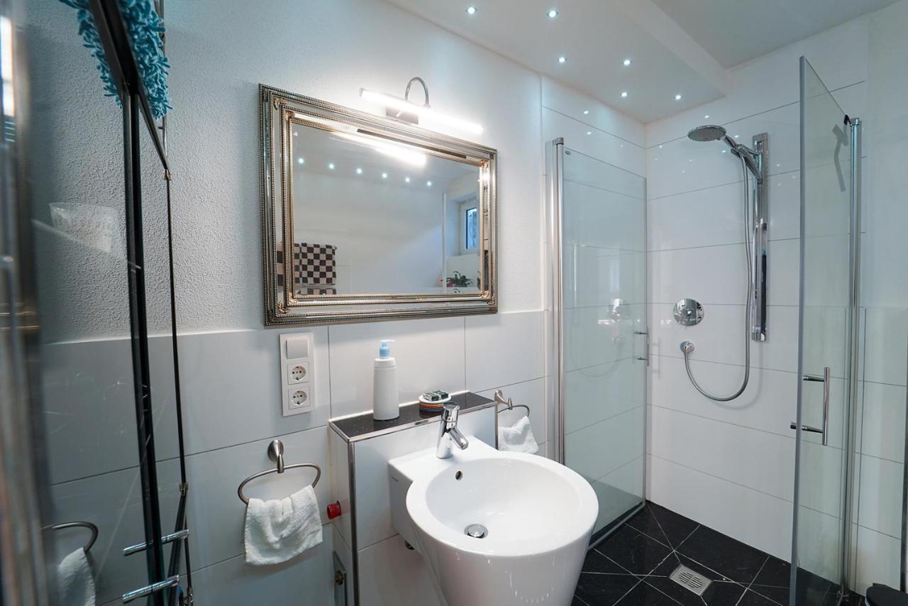 Freundliche Ferienwohnung Bad Urach Buitenkant foto