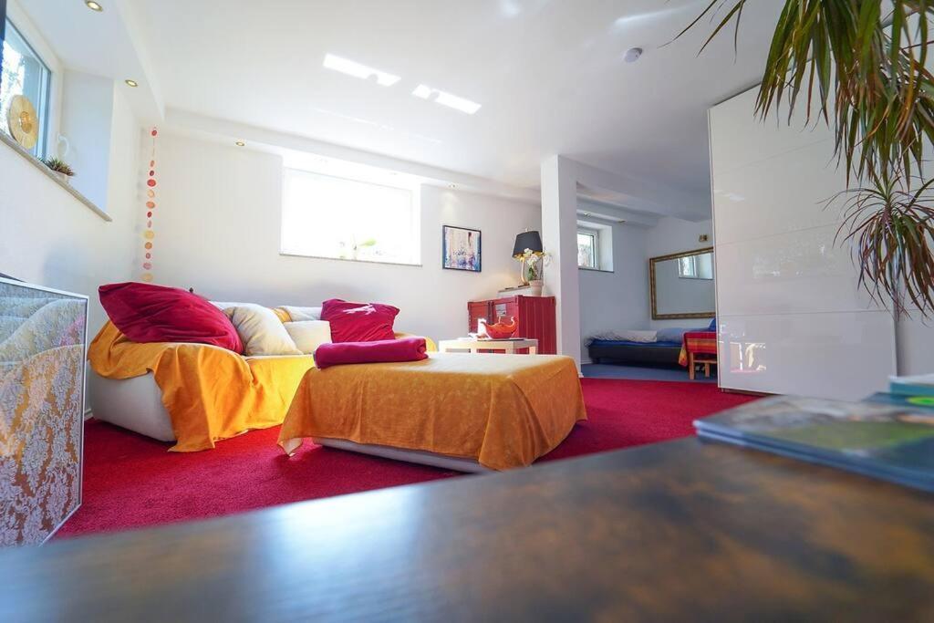 Freundliche Ferienwohnung Bad Urach Buitenkant foto