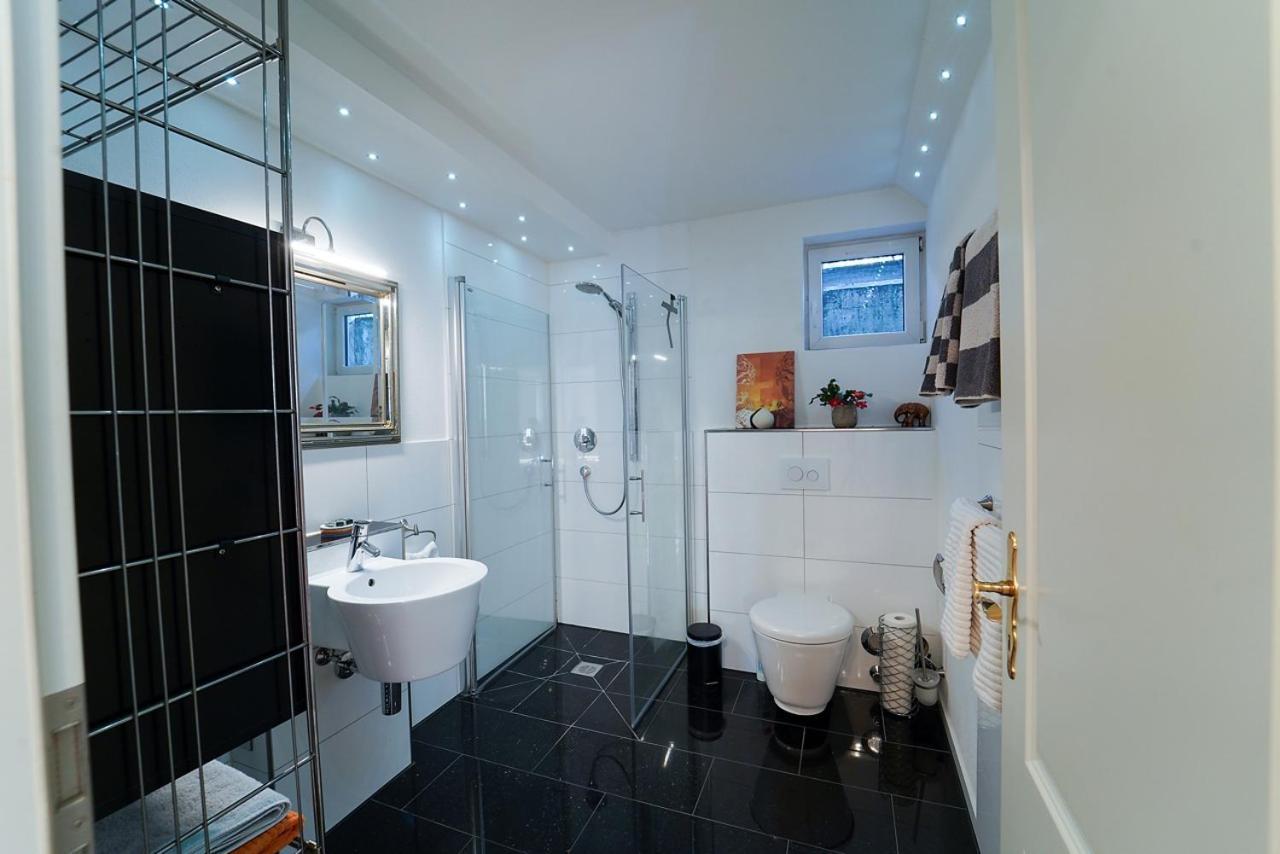 Freundliche Ferienwohnung Bad Urach Buitenkant foto